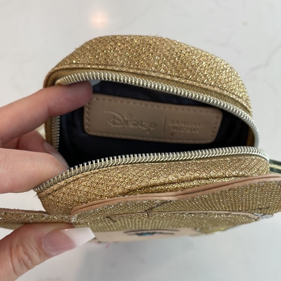 Cinderella Danielle Nicole crossbody bag! - Picture 2 of 3